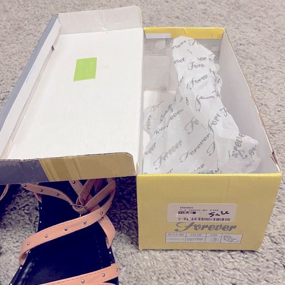 🔴SOLD🔴Strappy Sandals - Picture 5 of 7